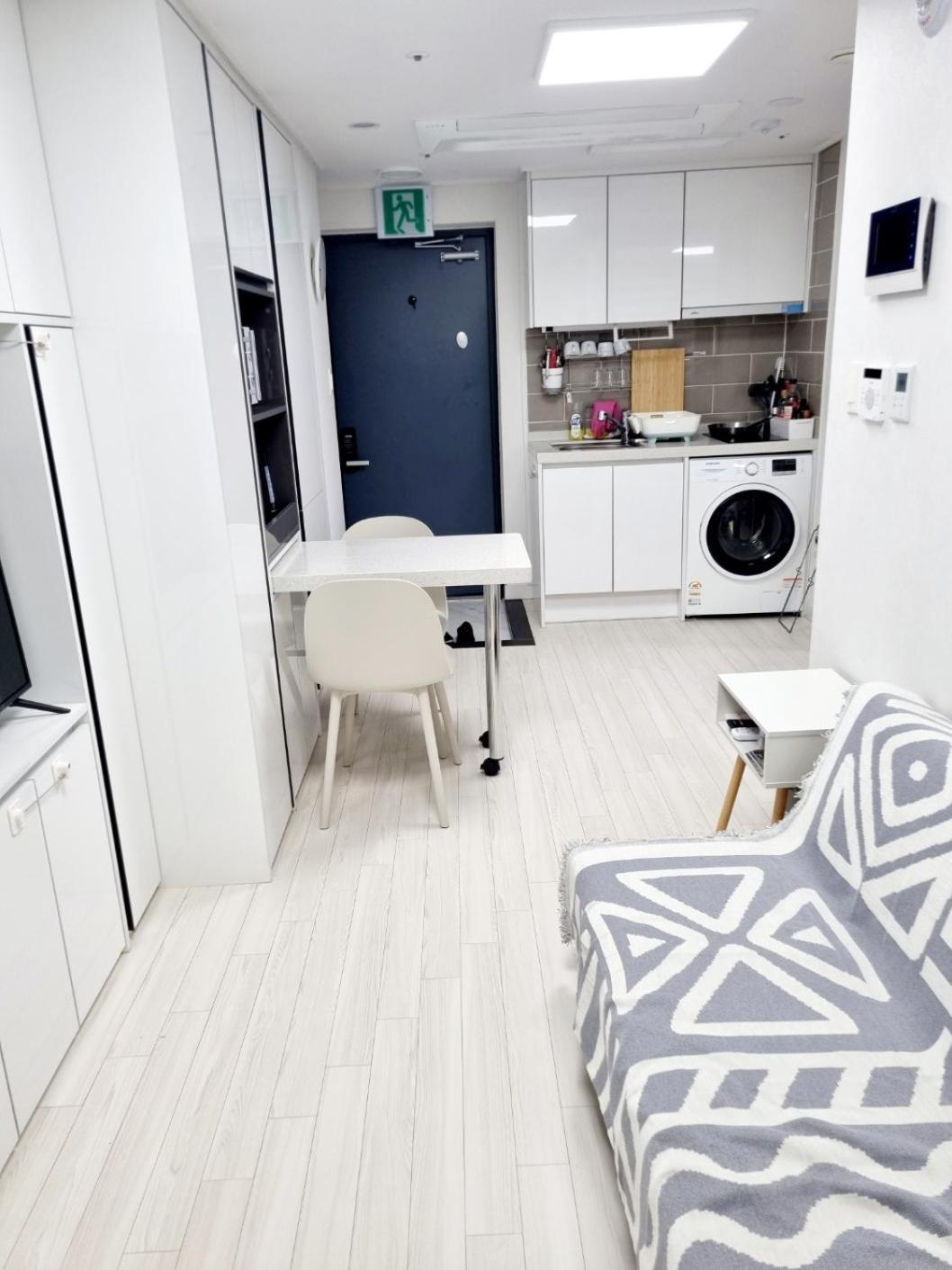 The Hideout - One Bedroom In Seoul- 2min From Subway